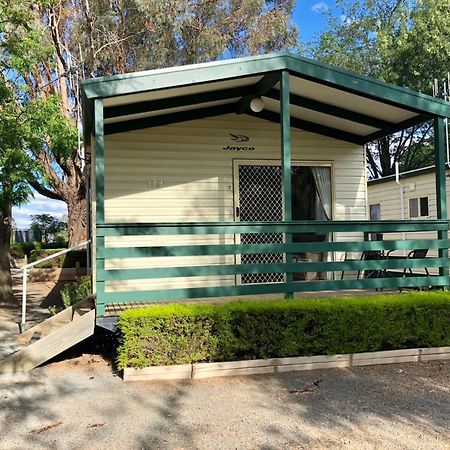 Tatura Cabin & Caravan Park Екстер'єр фото