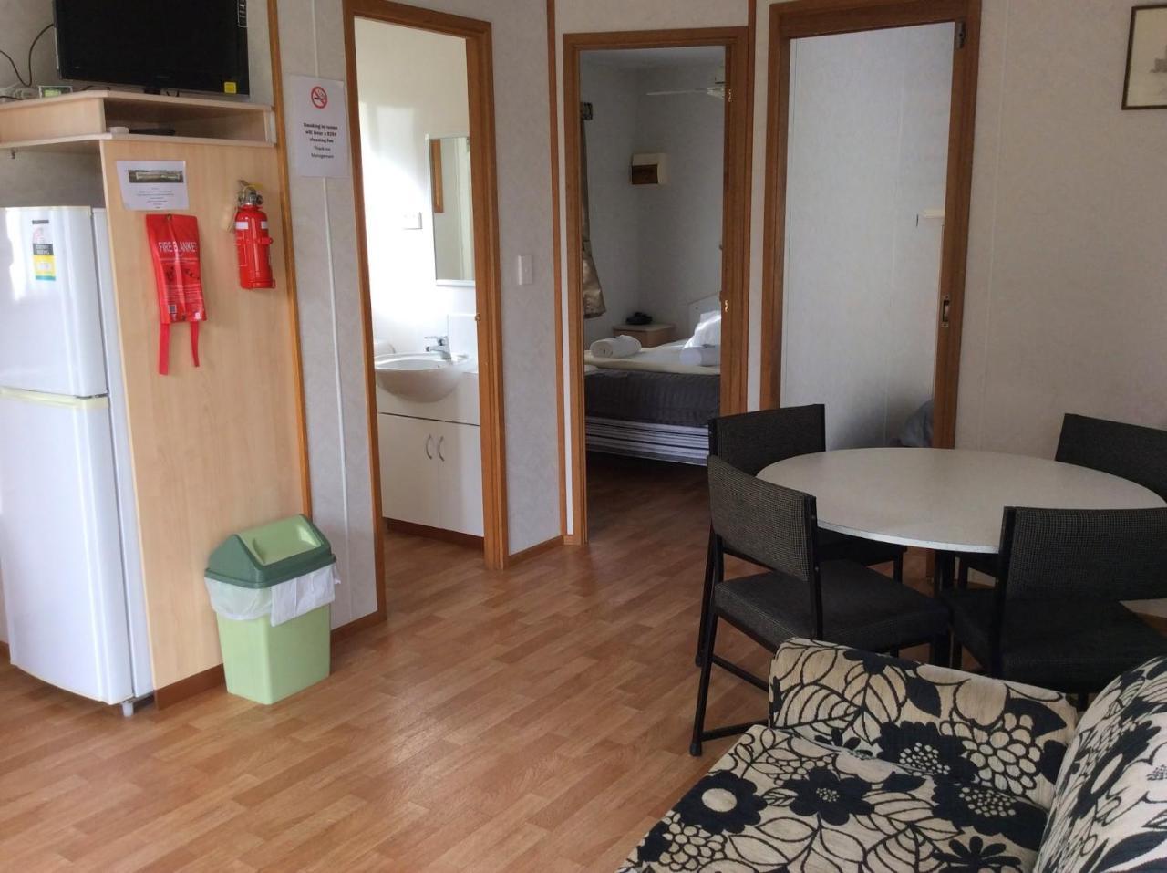 Tatura Cabin & Caravan Park Екстер'єр фото